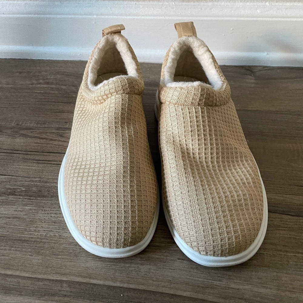 LUSSO Fly knit guru low slippers Sz 8